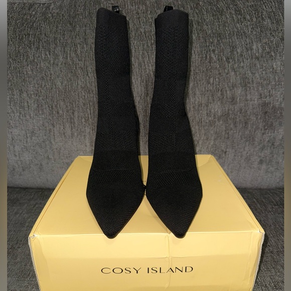 Cosy Island Black Heeled Ankle Boots - Picture 6 of 9